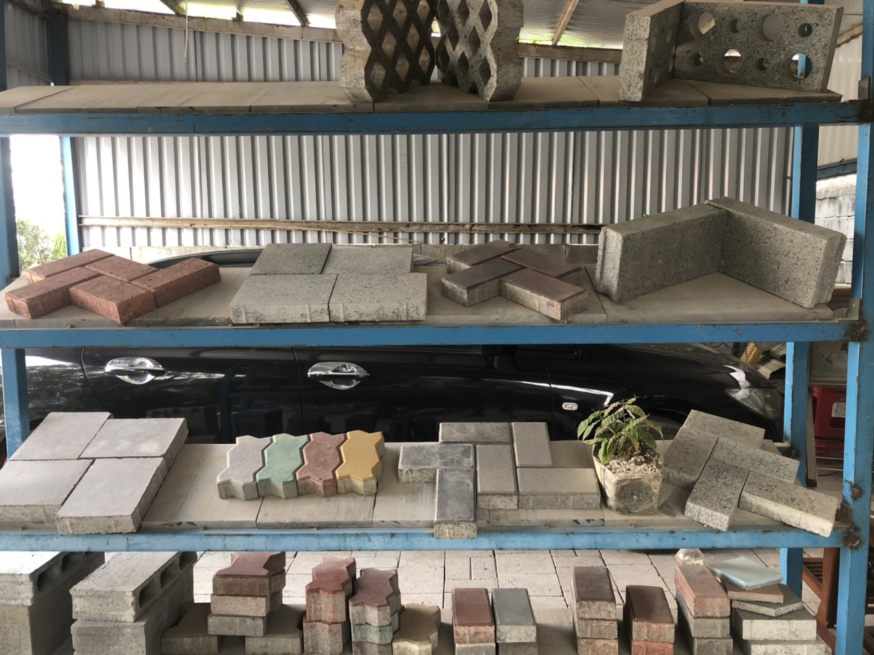 Kệ trưng bày sản phẩm